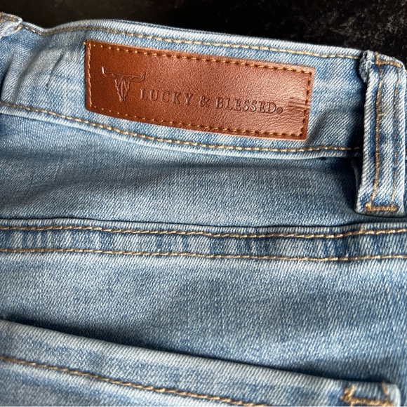 Lucky & Blessed Women’s High Rise Bermuda Fit Jean Shorts Size 4 NWT $20 - Picture 10 of 13